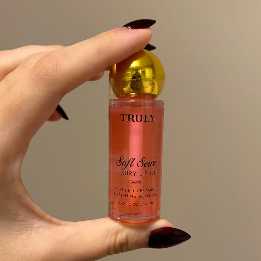 NWT Truly Luxury Peptide Lip Oil Plumping - Soft Serve